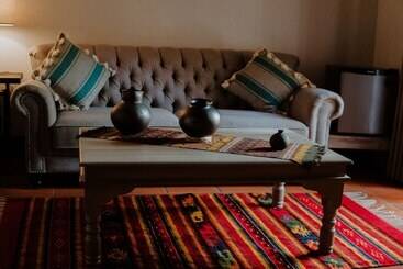 בית מלון כפרי Casa De Adobe Gallery & Luxury Boutique