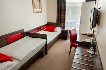 Ea Hotel Crystal Palace