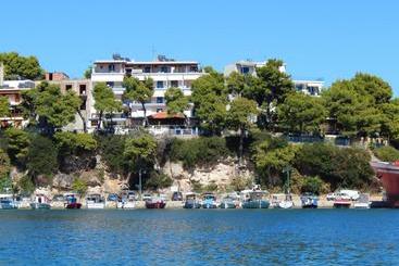 هتل Kavos