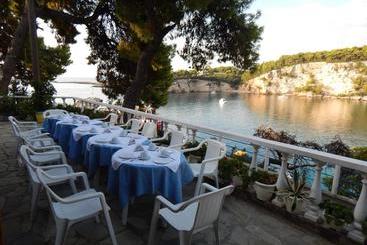 هتل Kavos