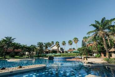 هتل Palm Garden Beach Resort & Spa