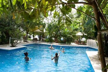 Sotavento Hotel & Yacht Club