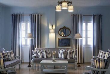 هتل Thalassa Seaside Resort & Suites