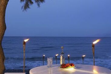 هتل Thalassa Seaside Resort & Suites