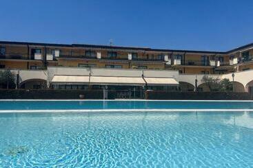 Апарт-отель Le Terrazze Sul Lago Hotel & Residence