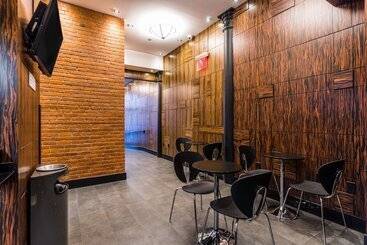 酒店 Americana Inn