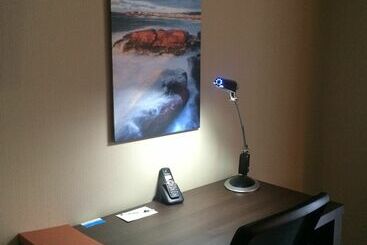 Отель Auberge Madeliinn