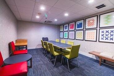 هتل Holiday Inn Express & Suites   Lincoln East   White Mountains, An Ihg