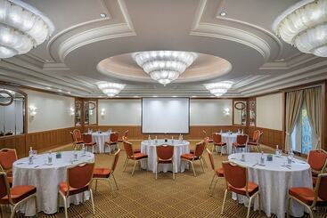 Sheraton Dubai Creek Hotel & Towers