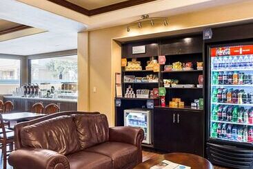 فندق Comfort Suites At Plaza Mall