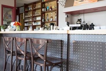 Hotel Hôtel Les Gens De Mer Lorient By Popinns