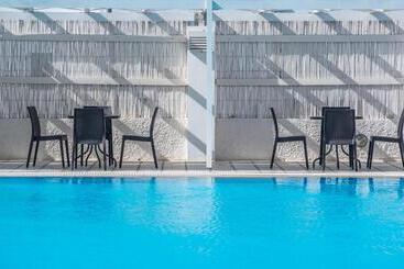 Отель Naxos Holidays