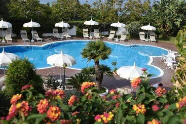 בית מלון כפרי Tirreno