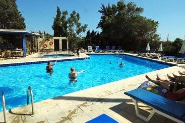 Hilltop Gardens Hotel Apartments