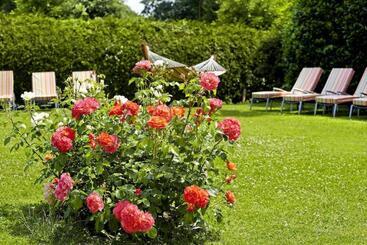 Hotel Hirschen In Freiburglehen