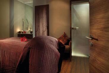 Macdonald Old England Hotel & Spa