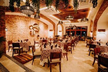 Отель Tesoro Ixtapa Beach Resort