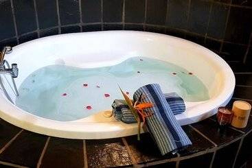 فندق Kedar Heritage Lodge, Conference Centre & Spa