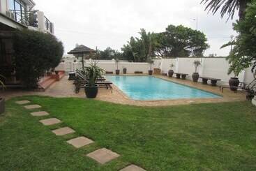 فندق Woodbridge Lodge