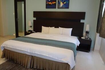 Chateau Windsor Hotel   Marine Drive