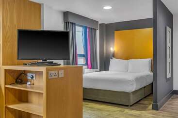 فندق Roomzzz Leeds City West
