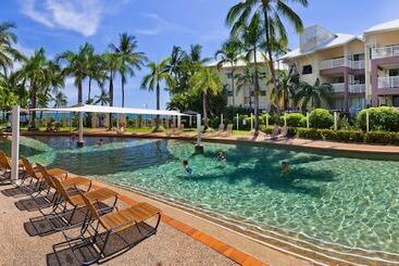 酒店 Coral Sands Beachfront Resort