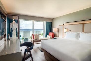 هتل Crowne Plaza Resort Guam