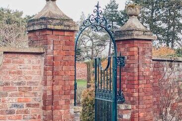 Отель Inglewood Manor