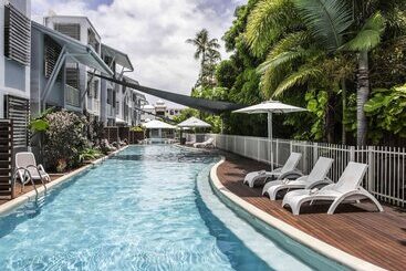 هتل Mantra Aqueous On Port