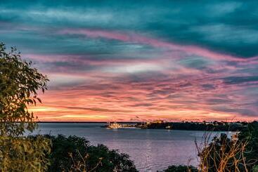 בית מלון כפרי Palms City Resort