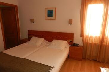 Отель Porta D'Alella