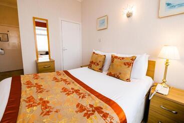 בית מלון כפרי Raven Hall