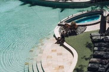 Pullman Palm Cove Sea Temple Resort & Spa