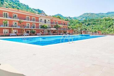 هتل Art  Diamond Naxos Taormina