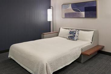 هتل Courtyard By Marriott Toronto Markham