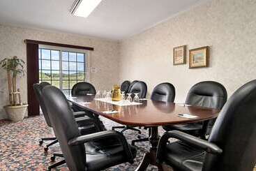 هتل Days Inn By Wyndham Edmundston