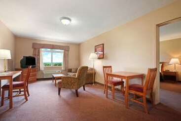هتل Days Inn By Wyndham Oromocto Conference Centre
