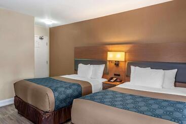 فندق Econolodge Downtown Toronto