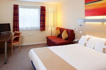 호텔 Holiday Inn Express Cardiff Airport By Ihg