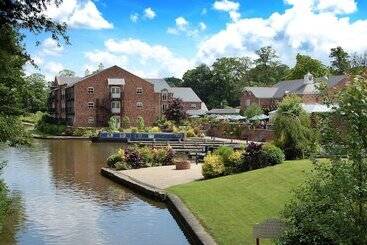 فندق Lion Quays Resort