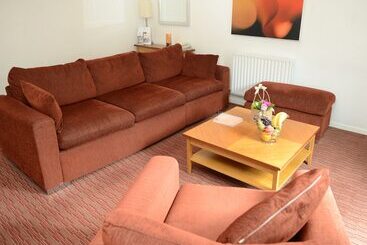 בית מלון כפרי Premier Suites Newcastle