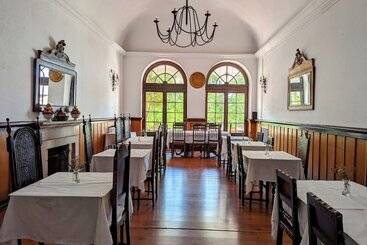 هتل Solar De Monfalim