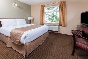 فندق Super 8 By Wyndham Fort Saskatchewan