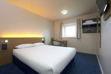 هتل Travelodge Buckingham