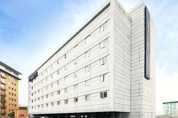 ホテル Travelodge London Feltham