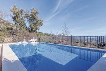 8 Bedroom Lovely Home In Iznájar - Iznajar