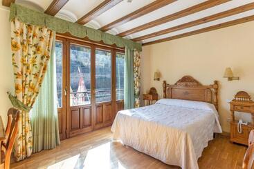 هتل Puerta Sepúlveda