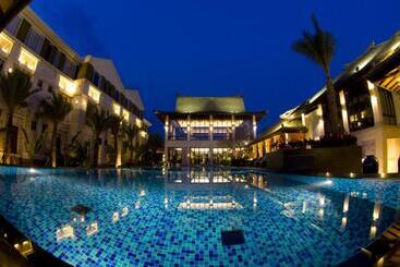 هتل Riyuegu Hotsprings Resort