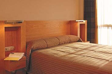 هتل Hesperia Fira