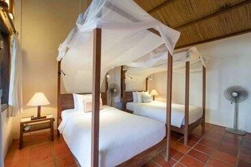 هتل Mango Bay Resort